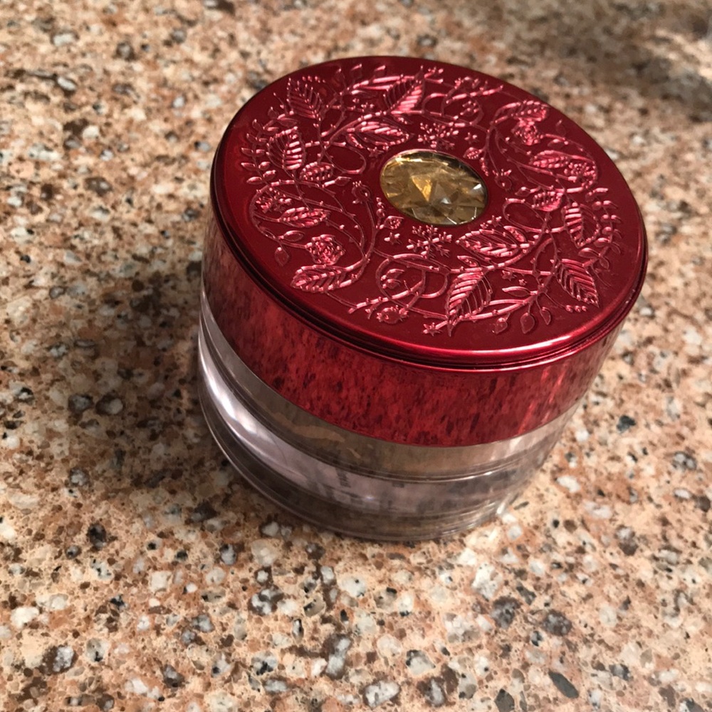 Medium beige bare minerals.